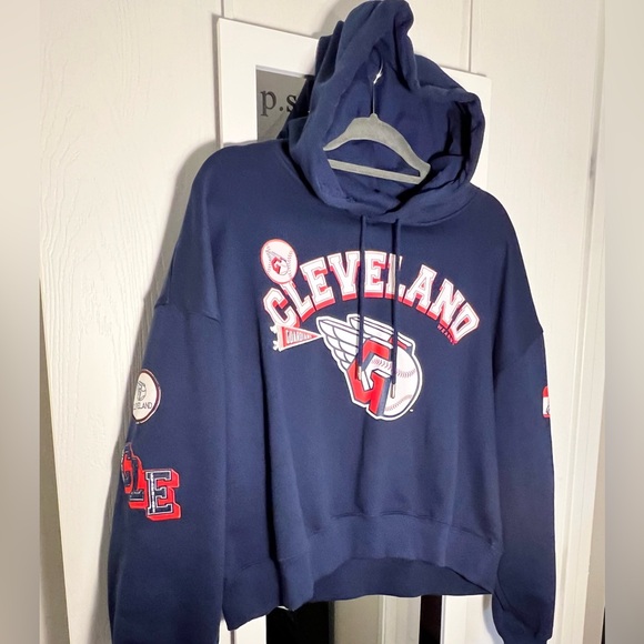WEAR by Erin Andrews Cleveland Guardians Cropped Hoodie - Picture 1 of 6